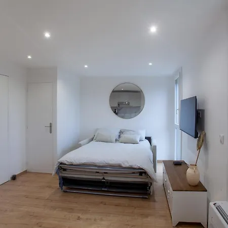 Les Pieds Dans L'eau Sur *