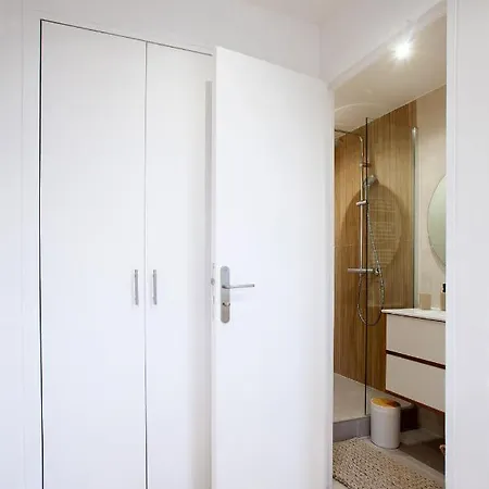 Les Pieds Dans L'eau Sur * ארגלס-סור-מר