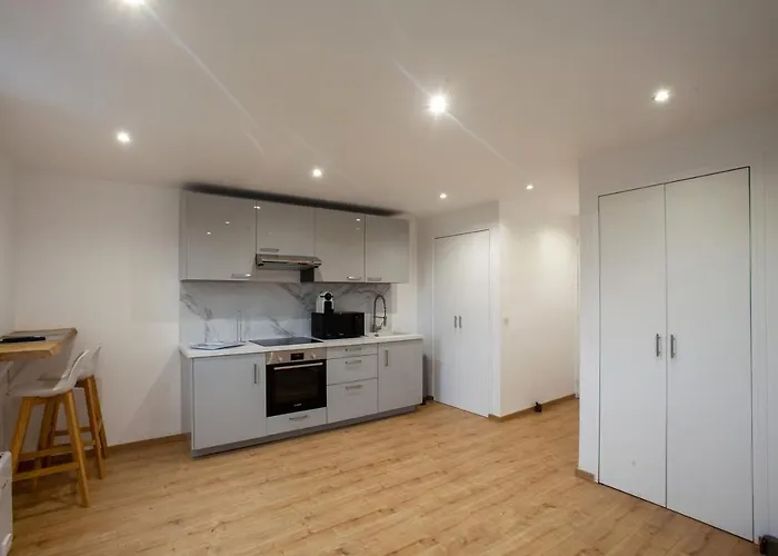 Les Pieds Dans L'eau Sur *